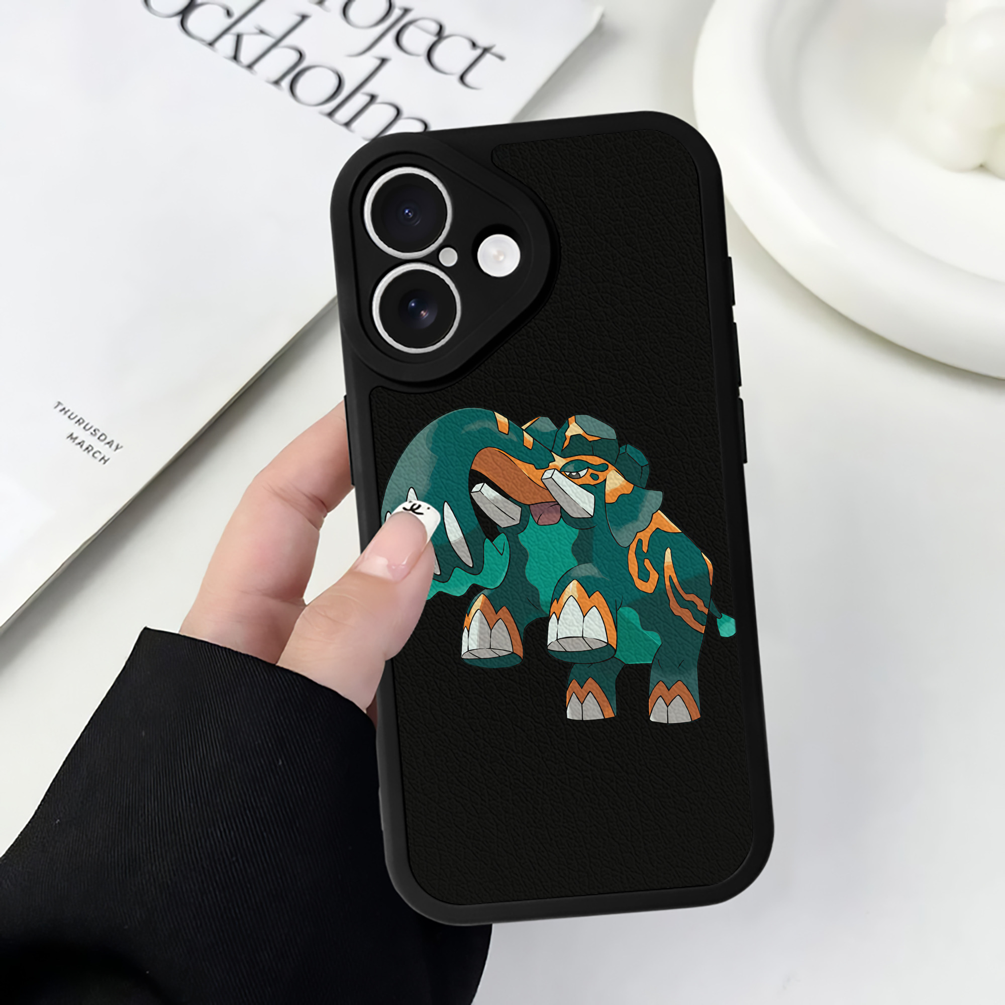 （画像用） ポケットモンスター Pokémon 【iPhone 16シリーズ対応】シリコンスマホケース（レザー調） 材質：シリコン
